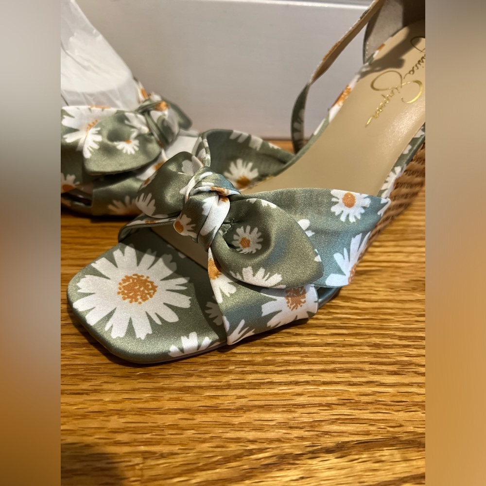 Jessica Simpson daisy wedges